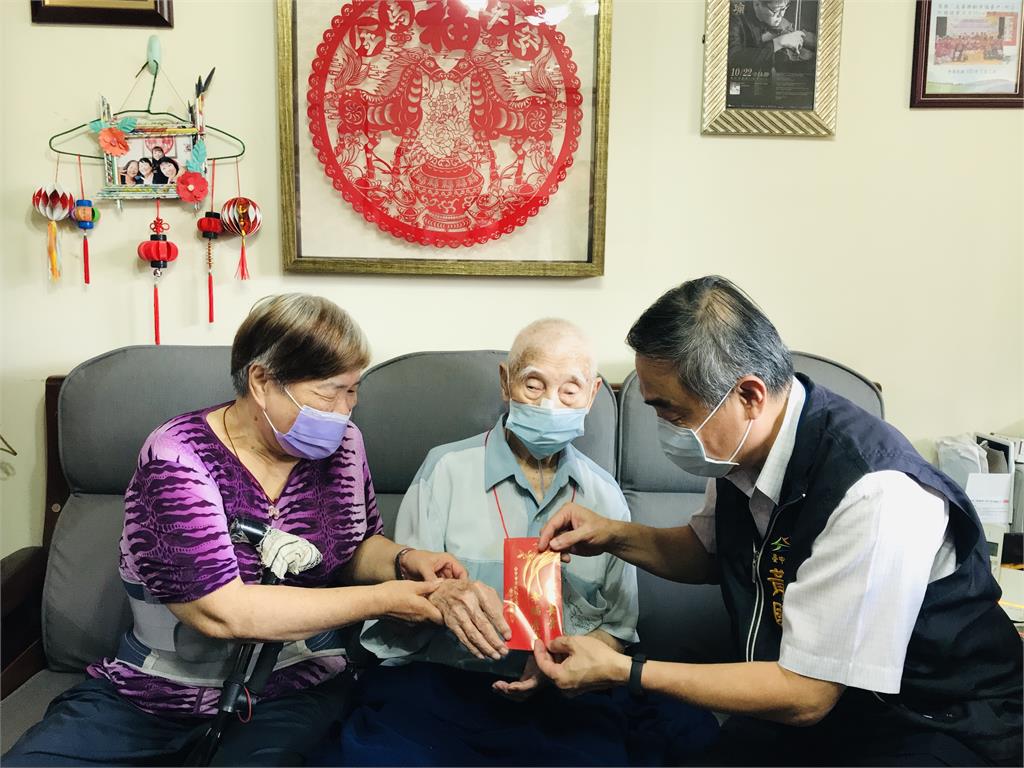 一輩子奉獻軍旅!台中102歲人瑞爺爺曝「長壽5秘訣」:少開冷氣