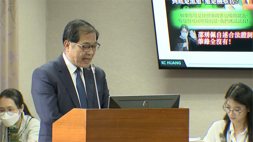 批黃國昌秀「AI音檔」質詢法務部長 苗博雅轟「腳尾飯事件2.0」