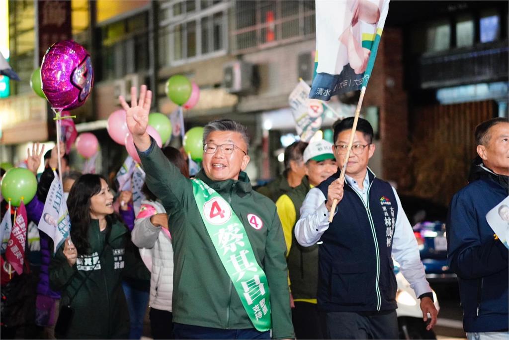 蔡其昌愛妻「神似蕭美琴」放閃被讚爆!親曝「苦追過程」笑稱:我很尊敬她