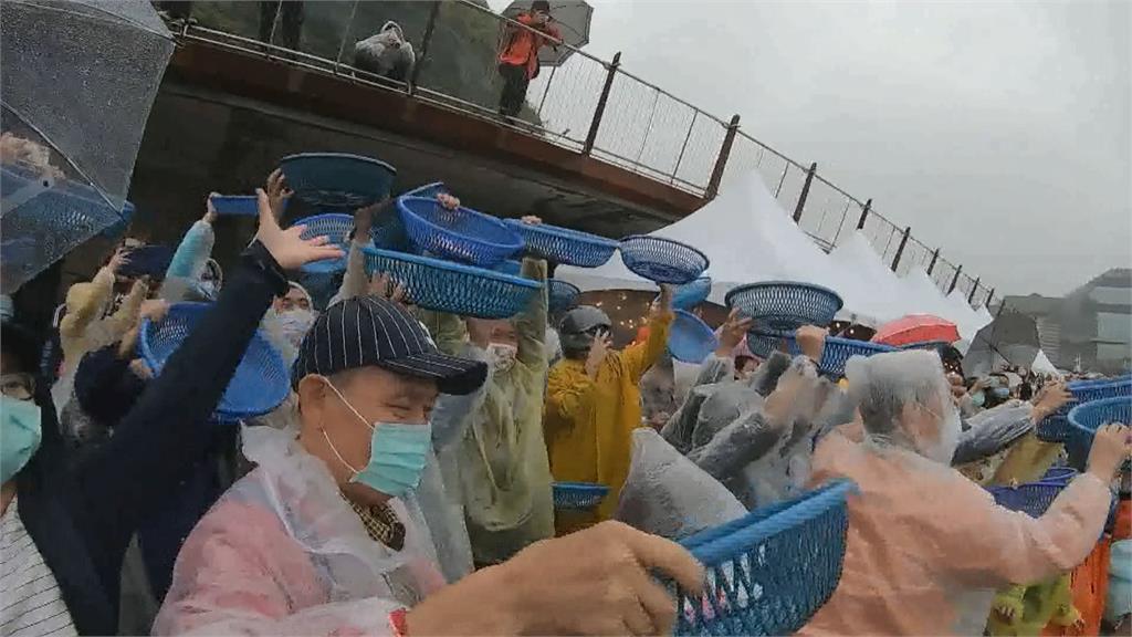 「潮嚮基隆」新船下水儀式 展現漁村傳統風貌