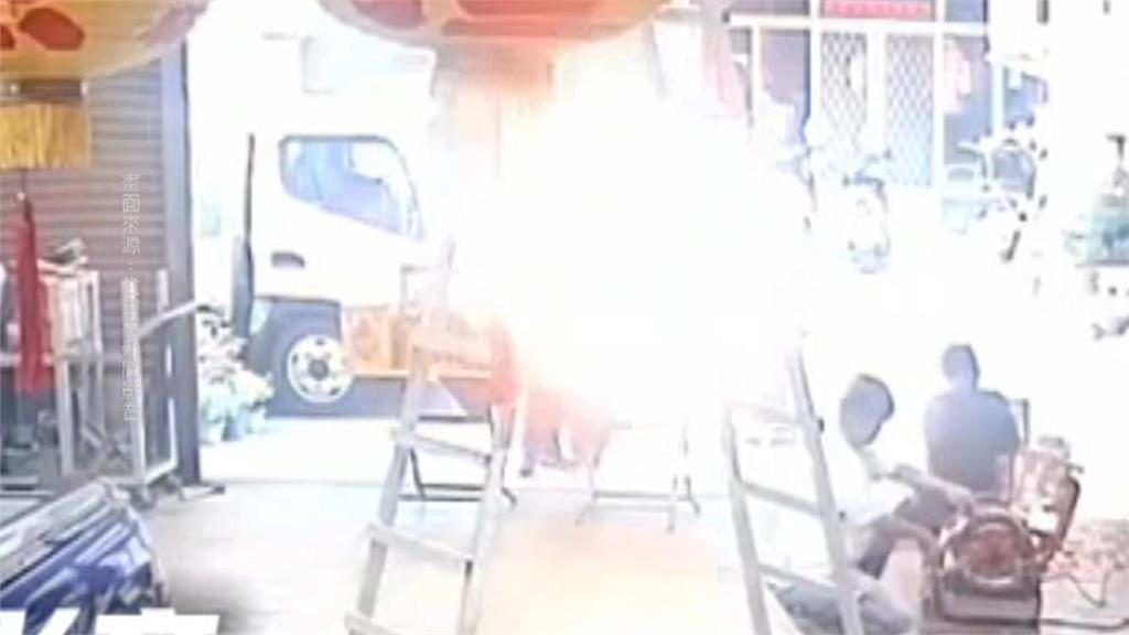 工程行開工祭拜　「切管儀式」火星噴濺突點燃鞭炮開炸