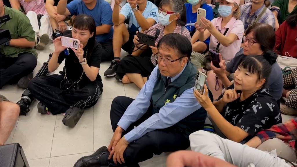 參戰台南車站公共鋼琴! 林隆璇.陳俊豪上演四手聯彈