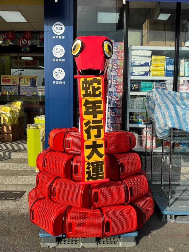 比耶誕節更狂!小北百貨「用1物」組春節裝飾 神手小編笑:新寵龍蛇籃