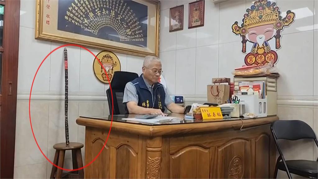 「蔗」下「甘」尬！蔣萬安收多節甘蔗遺忘好意　沈伯洋當寶刀珍藏