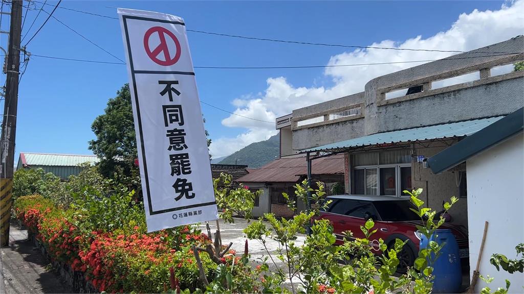 花蓮里長騎公務機車掛「不同意罷免」旗幟　議員批：行政中立是笑話？