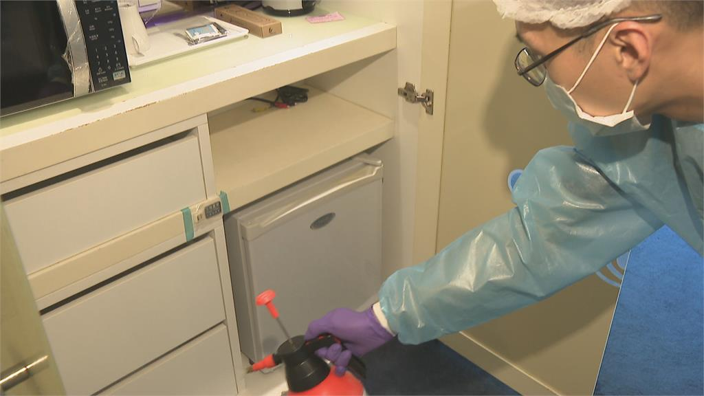 電競玩家住飯店2年「不給房務打掃」！退房驚見整座「咖色衛生紙山」比馬桶還高