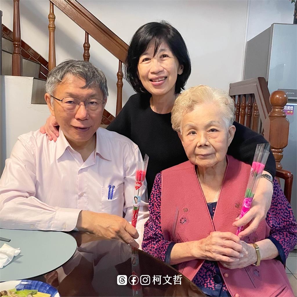 柯文哲「手寫卡片」私下送陳佩琪！她一開「秒笑出來」小草驚：真的不太好看