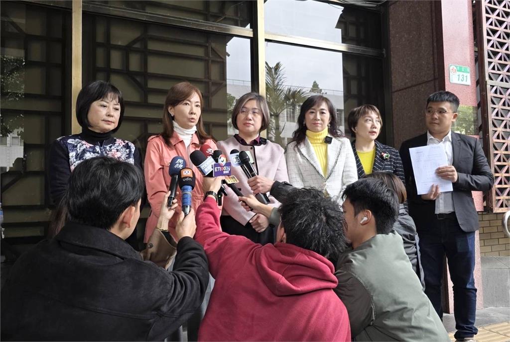 快新聞/可惡至極!立院衝突掛彩 5女綠委按鈴告陳玉珍:行為如校園霸凌