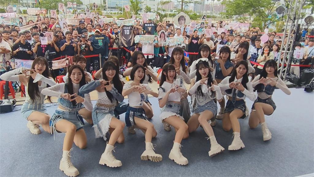 Wing Stars首場簽唱會登場 15名啦啦隊女孩現身嗨翻全場