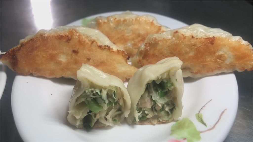 南投竹山排隊名店 大煎餃內餡飽滿、外皮酥脆