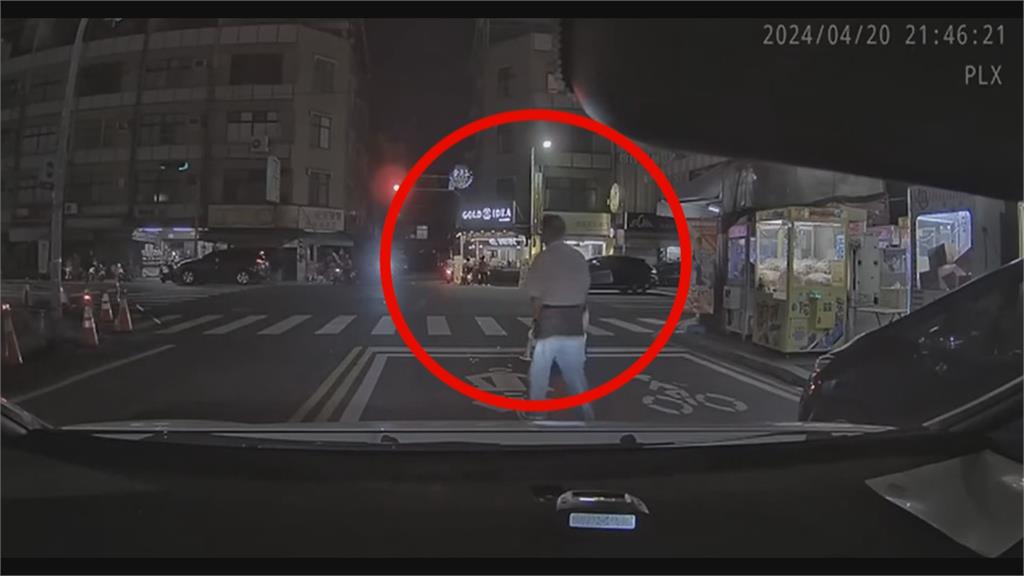酒駕追撞前車想逃　遭被害人攔下　男子趁機棄車開溜