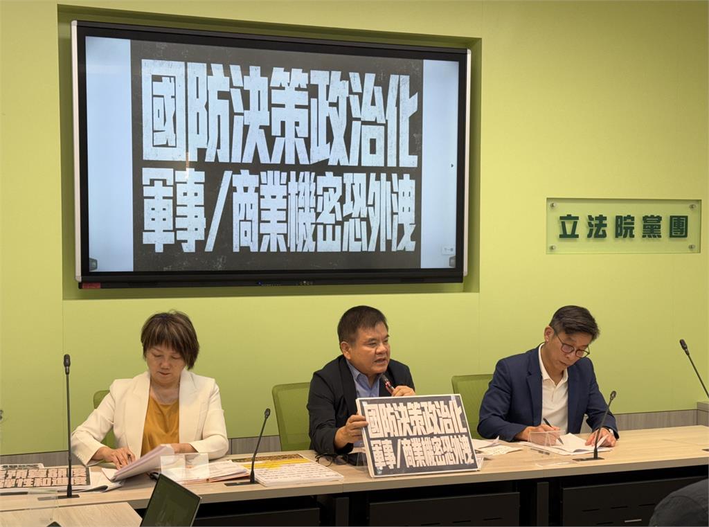 快新聞／藍白強行通過無人載具條例　鍾佳濱批偷渡「徐春鶯條款」