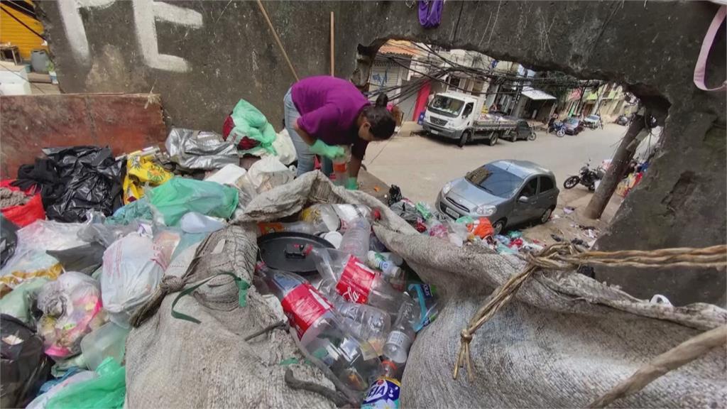 巴西平民窟的環保玩家！　回收塑膠瓶蓋變身滑板