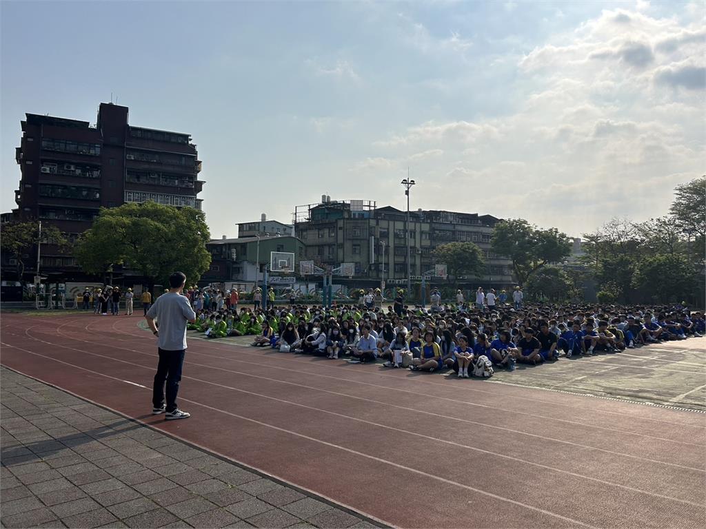 大理高中要求新生「表明政治立場」！家長怒公開「問卷內容」校長回應了