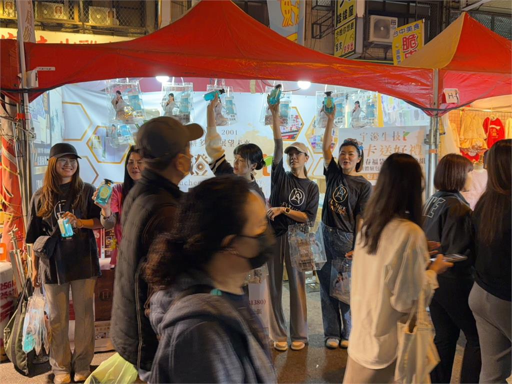 天津路年貨大街買氣爆棚!宇澄生技免費好禮狂送 成打卡人氣王