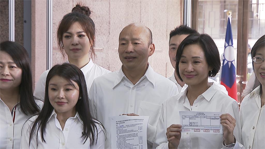 輿論批評聲中 韓國瑜率藍不分區被提名人登記