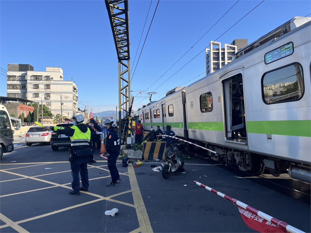 快新聞／疑誤闖台鐵鳳鳴平交道！80歲翁遭區間車撞死　桃園=鶯歌單線行車