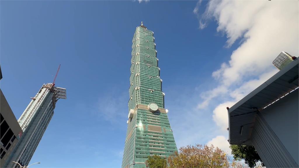 挑戰成功！Ａｌｅｘ９１分鐘登頂台北１０１　信義區擠滿人、上萬人掌聲歡呼