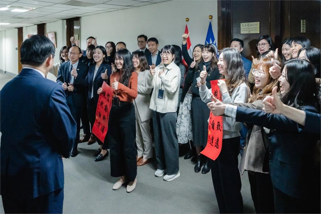 快新聞/開工日遇水則發 林佳龍:新的一年外交部繼續拚!