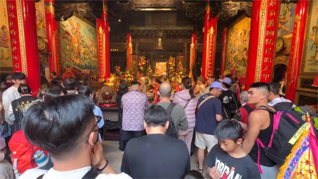 啦啦隊韓援女神「追大甲媽」全被拍!脫口「回這句」網讚:正港愛台灣