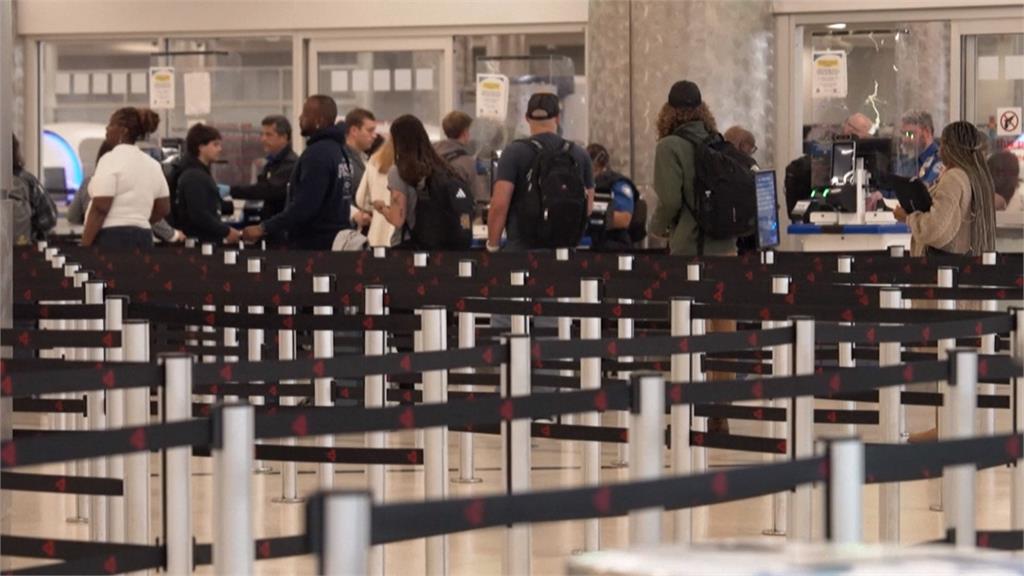 美航班大亂!超過5千班機被取消、延誤 民主黨提折衷方案遭拒