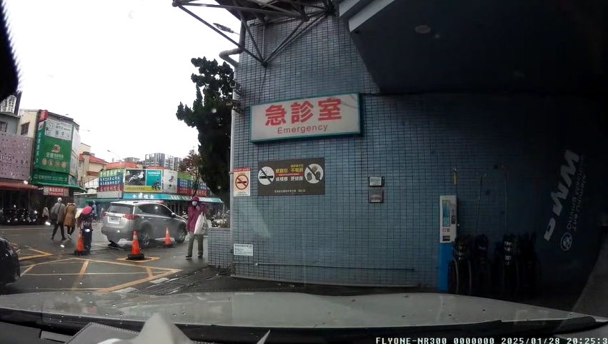 快新聞/送澳門2歲女童就醫4分鐘狂飆搶命! 一路急喊「救人喔」行車紀錄器全紀錄