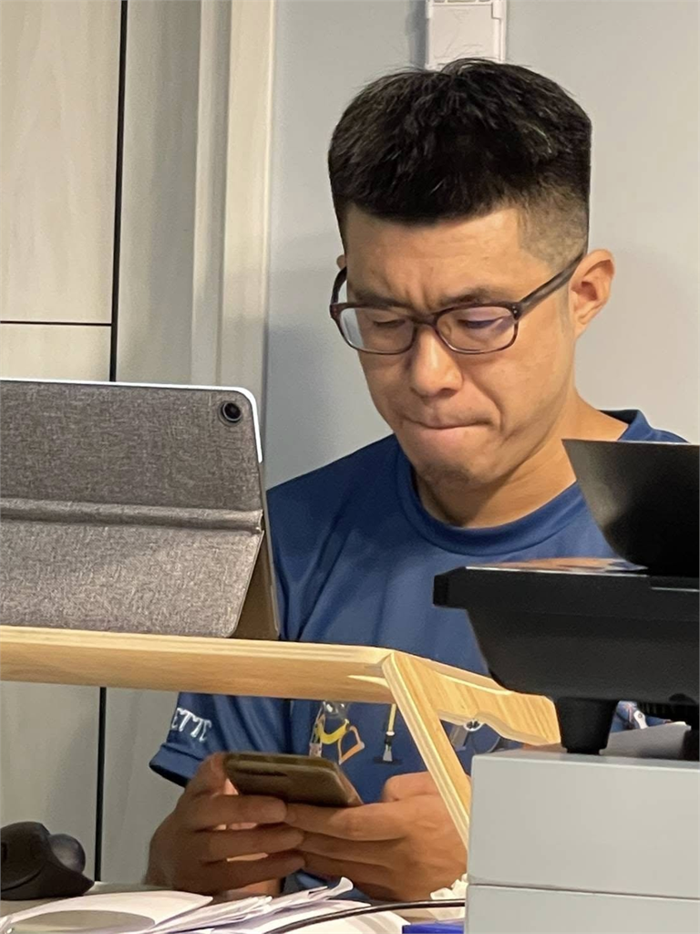 日作家在台剪頭髮!「超台造型」讓他傻眼:台灣人那麼愛赤木剛憲?