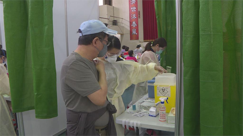 開放65歲以上注射！　「台南打疫苗」LINE預約接種順暢