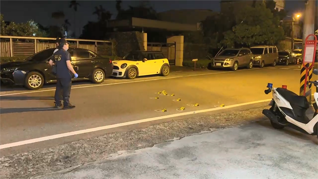 最新/宜蘭廟前驚見「假車牌」!心虛嫌拒檢竟猛撞...2警狂開11槍攔人