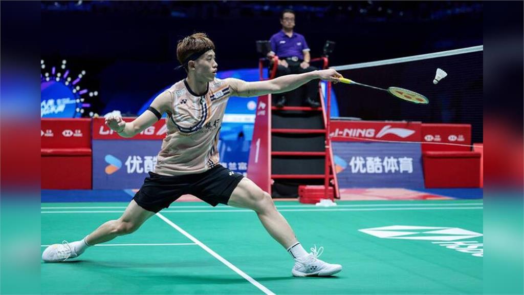 羽球(影)／左手重砲林俊易轟垮日本選手小川翔悟　續拚年終總決賽門票