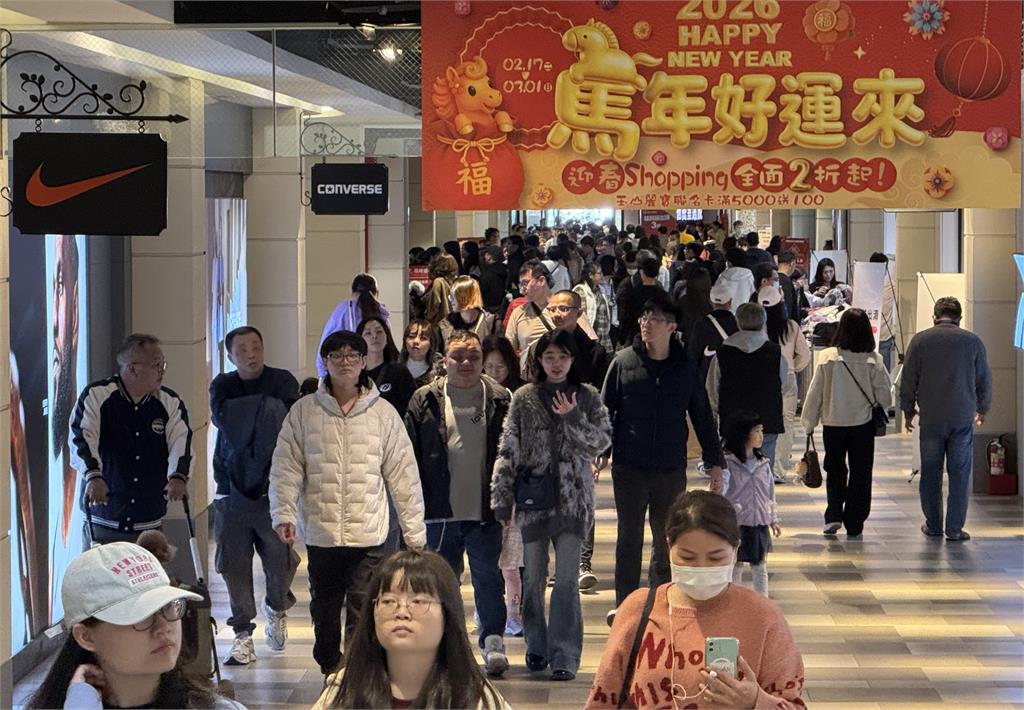 麗寶OUTLET「限定活動」抽萬元沙發湧人潮!民眾可暢玩「雙園區」嗨翻