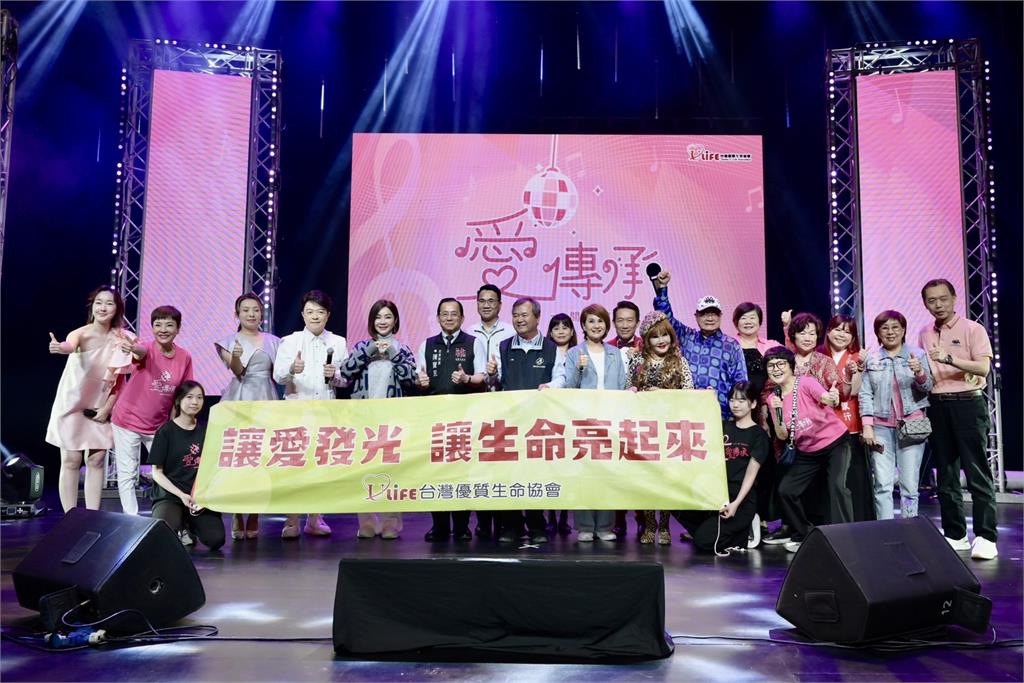 陳美鳳帶傷領軍公益演出!看到長輩和孩子的笑容忘了痛
