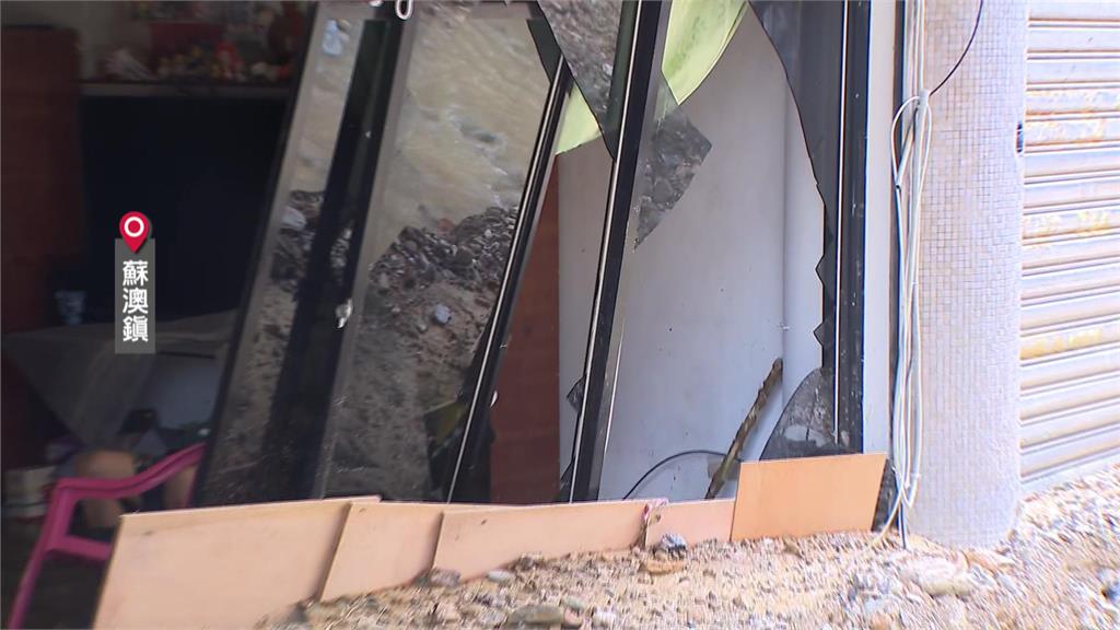 蘇澳池碧宮停車場也淹！　大量泥水灌入　鐵捲門遭土石堵