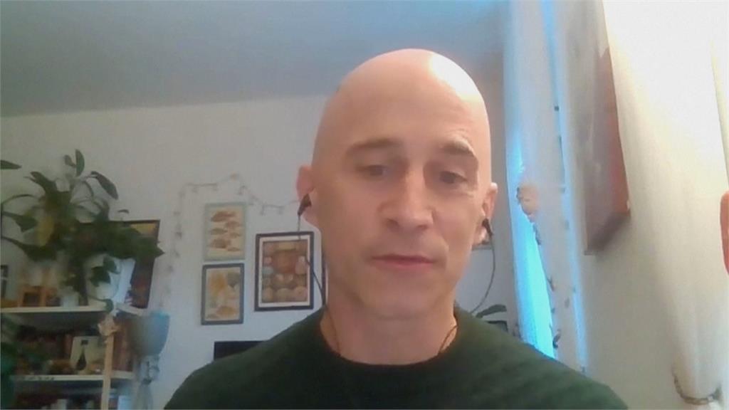 世界首例！　奧地利牛用刷子抓癢首次紀錄「牛用工具」