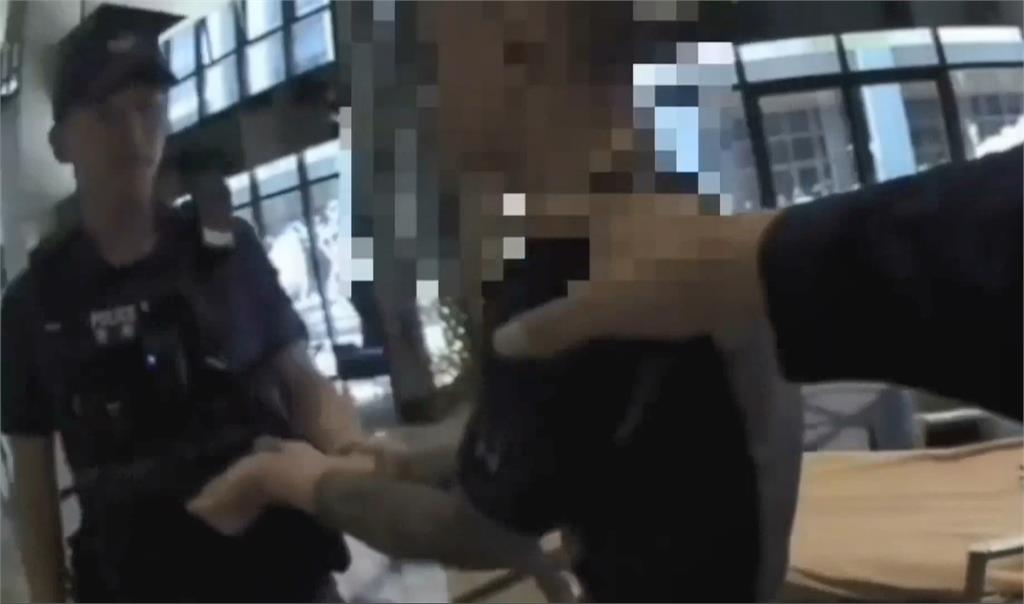 電梯見情侶吵架「多看一眼」 成大學生租屋處門口遭毆