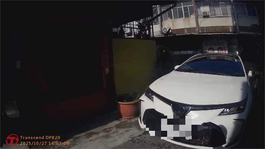 嬤報警孫女婿上門堵人 警拔槍遭嗆:有牌流氓