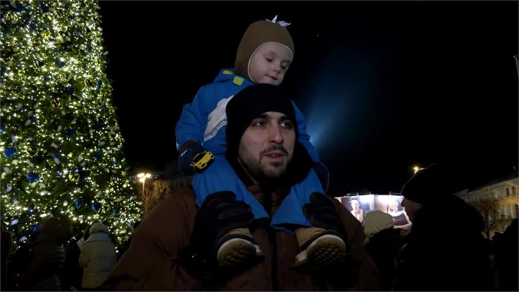 基輔舉行耶誕點燈　美國軍援卡關　澤倫斯基喊話：會不計代價贏得和平