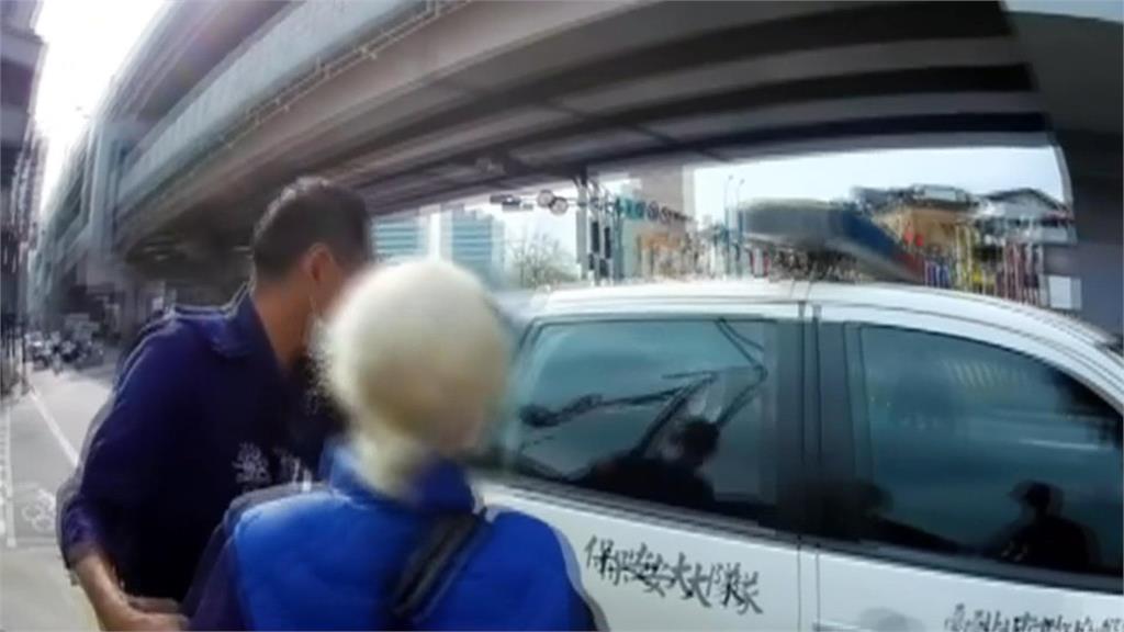 她像我媽媽！　暖心警護送八旬走失婦回家