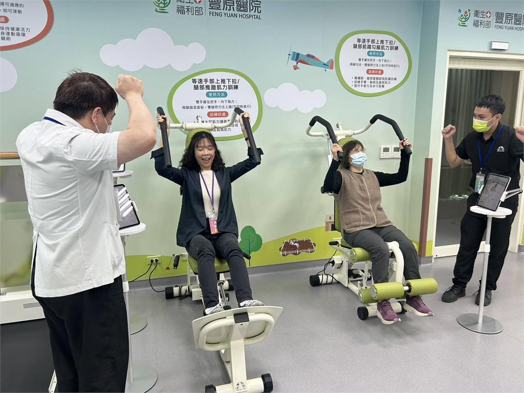 后里長照中心落成 洪慈庸罕見現身直呼感動