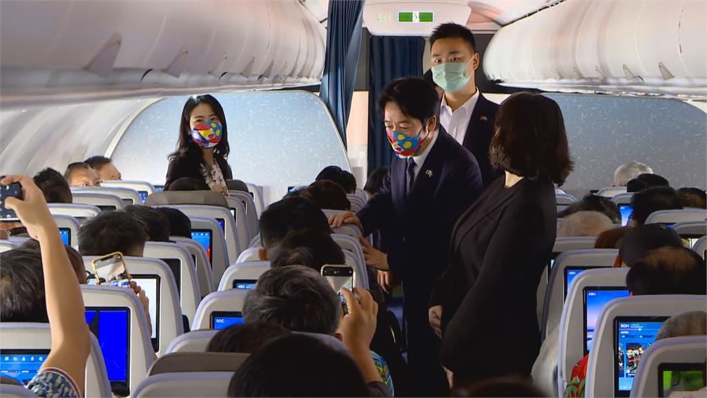 賴清德率觀光業百人團訪問帛琉 「 飛去熱帶的島嶼游泳」 歌曲宣傳