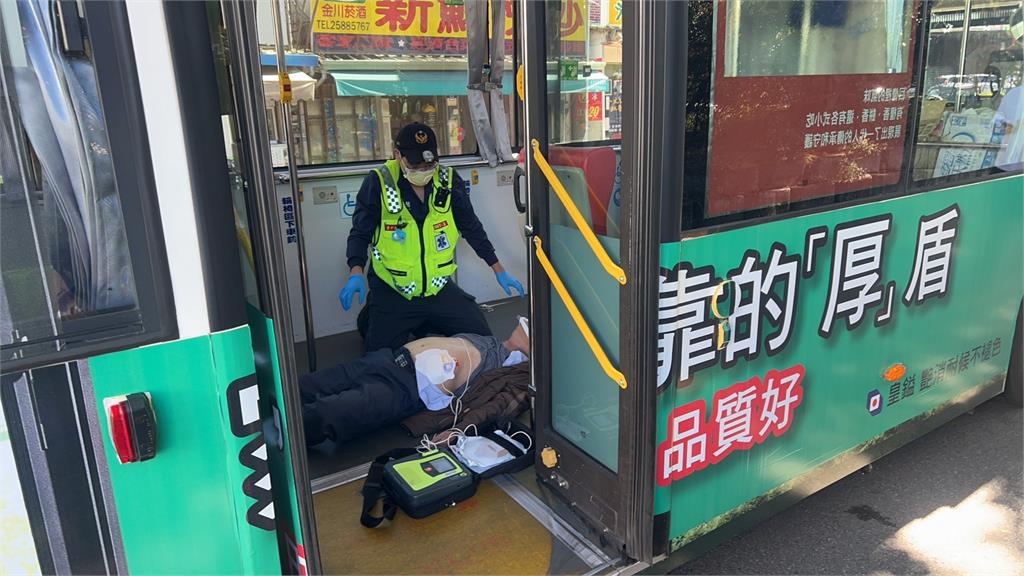 公車煞車疑重心不穩 84歲老翁摔倒"一度失去呼吸心跳"