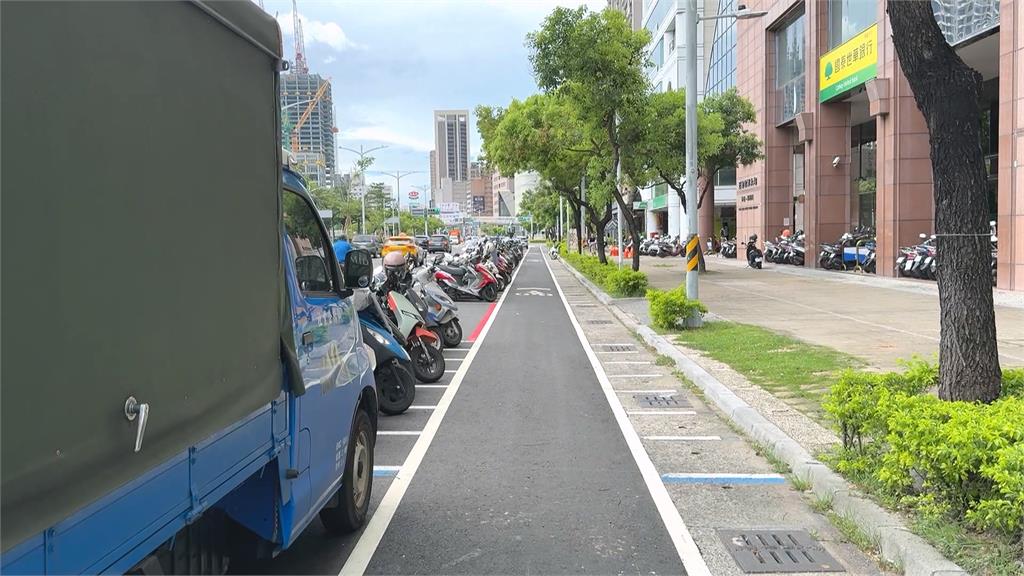 公關災難!民眾黨戲謔「保護型單車道」 網撻伐:不尊重專業