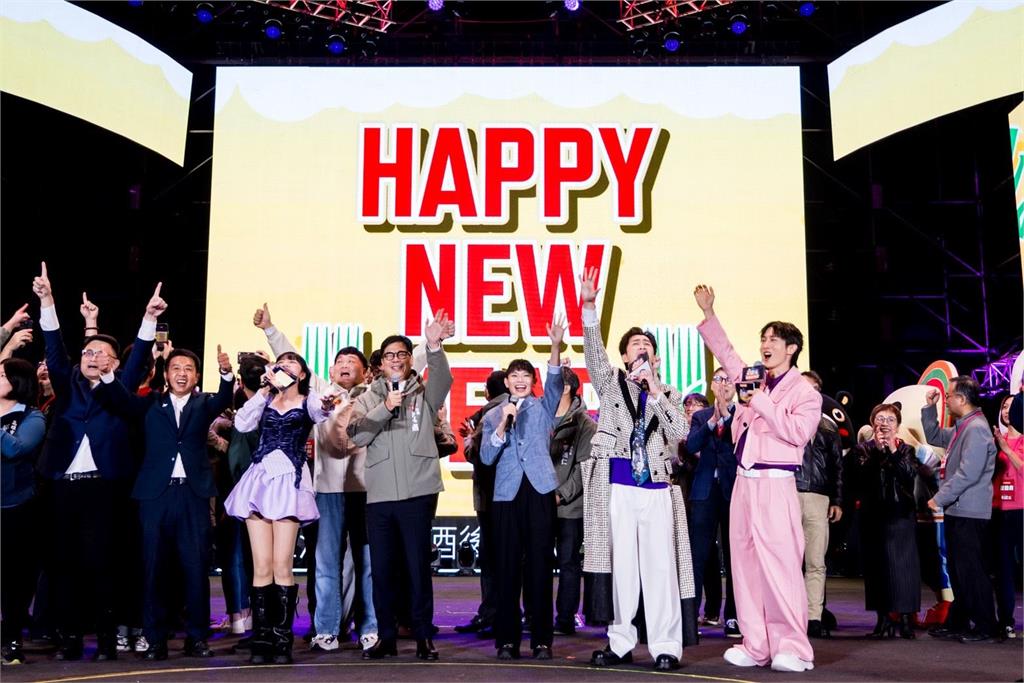 快新聞/盼高雄發光發亮!30萬人湧夢時代跨年 陳其邁攜手戴資穎驚喜現身