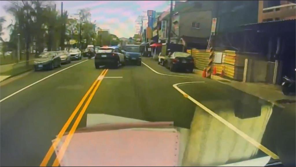 涉車牌竊盜案遭台南警追捕 小貨車高速逃逸險撞路邊婦人