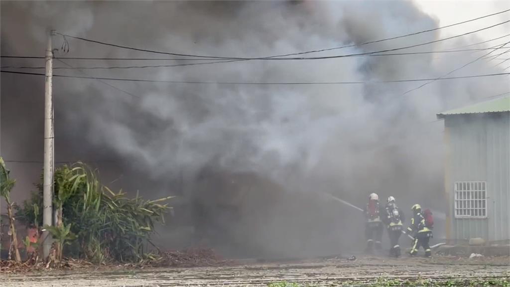 台中潭子木材廠大火！　議員老家半毀、哥哥及時逃出