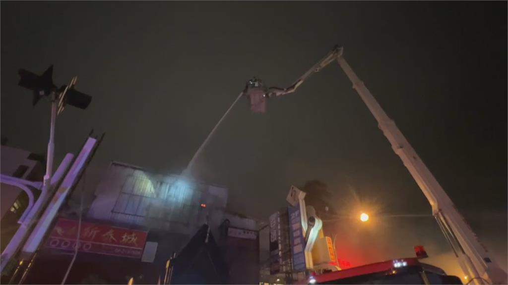 台南KTV竄惡火　7旬翁機警爬到隔壁棟獲救