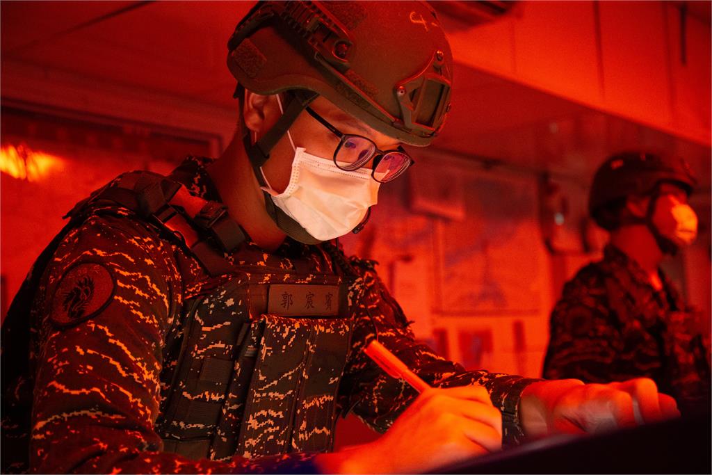 快新聞/反制中國軍演威嚇!海軍出動岸置雄風飛彈追瞄 24小時捍衛國人