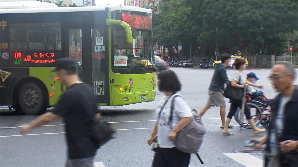 去年肇事死傷登六都第一　北市公車要求斑馬線前「停.煞」禮讓