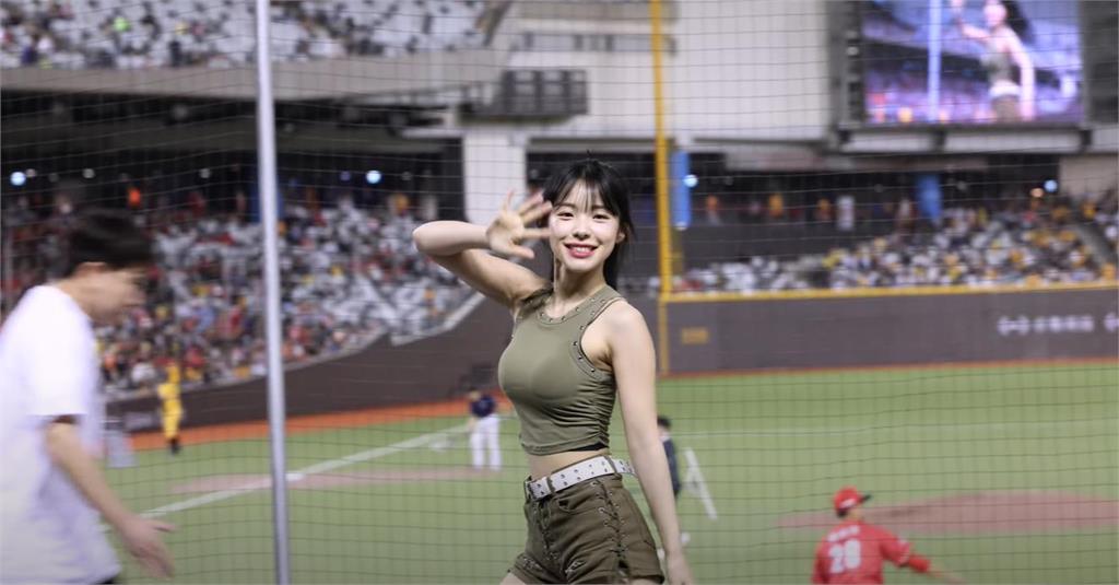 李多慧大巨蛋撐場SOLO!熱舞狂炸「PR99二頭肌」秒登PTT…網暈:又沒了