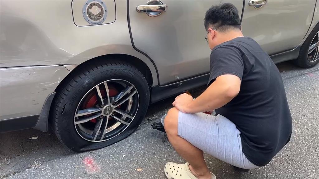 違停拒盤查行為詭異!嫌犯加速鑽巷撞上民宅與轎車後逃逸